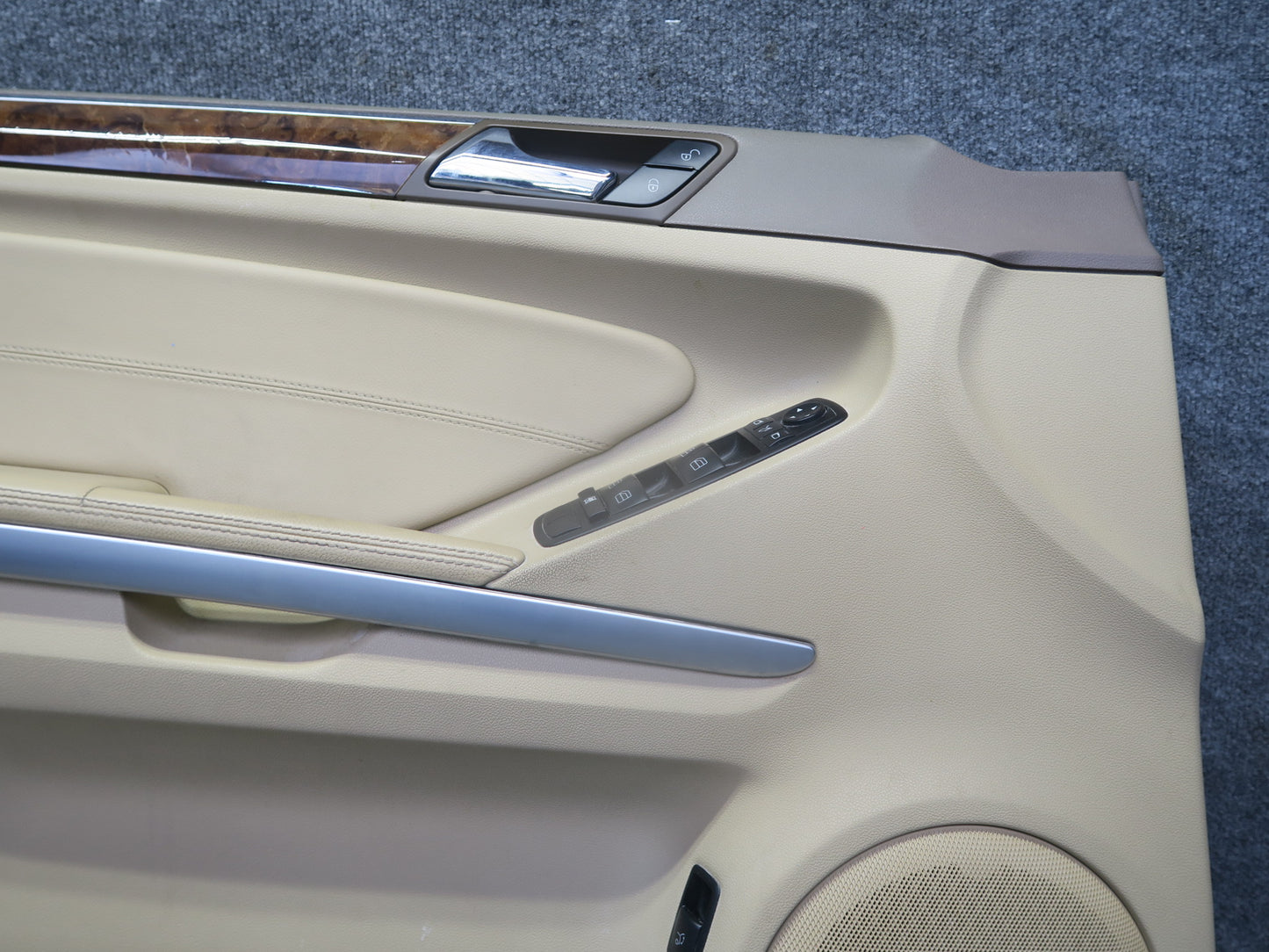 07-11 Mercedes W164 ML350 Front Left Interior Door Panel w Switch Beige OEM