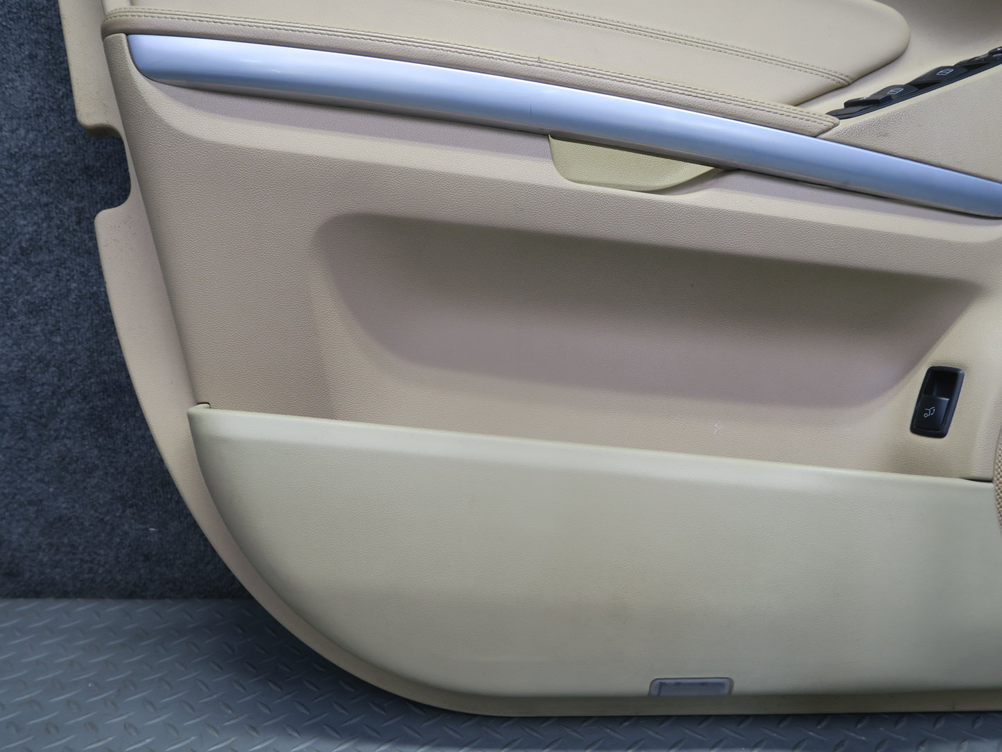 07-11 Mercedes W164 ML350 Front Left Interior Door Panel w Switch Beige OEM