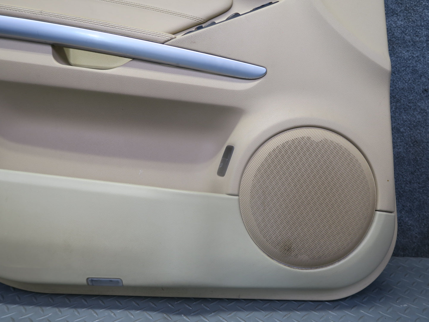 07-11 Mercedes W164 ML350 Front Left Interior Door Panel w Switch Beige OEM