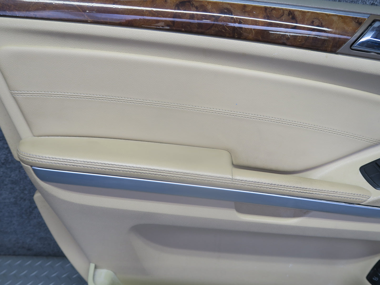 07-11 Mercedes W164 ML350 Front Left Interior Door Panel w Switch Beige OEM