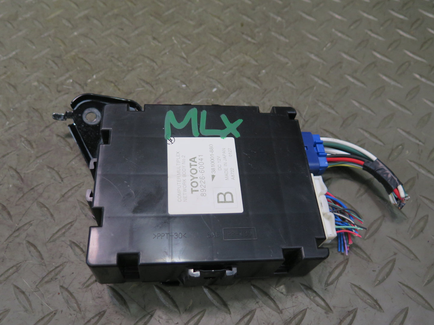2008-2011 Lexus URJ201L LX570 Multiplex Network Body Computer NO.2 89226-60041