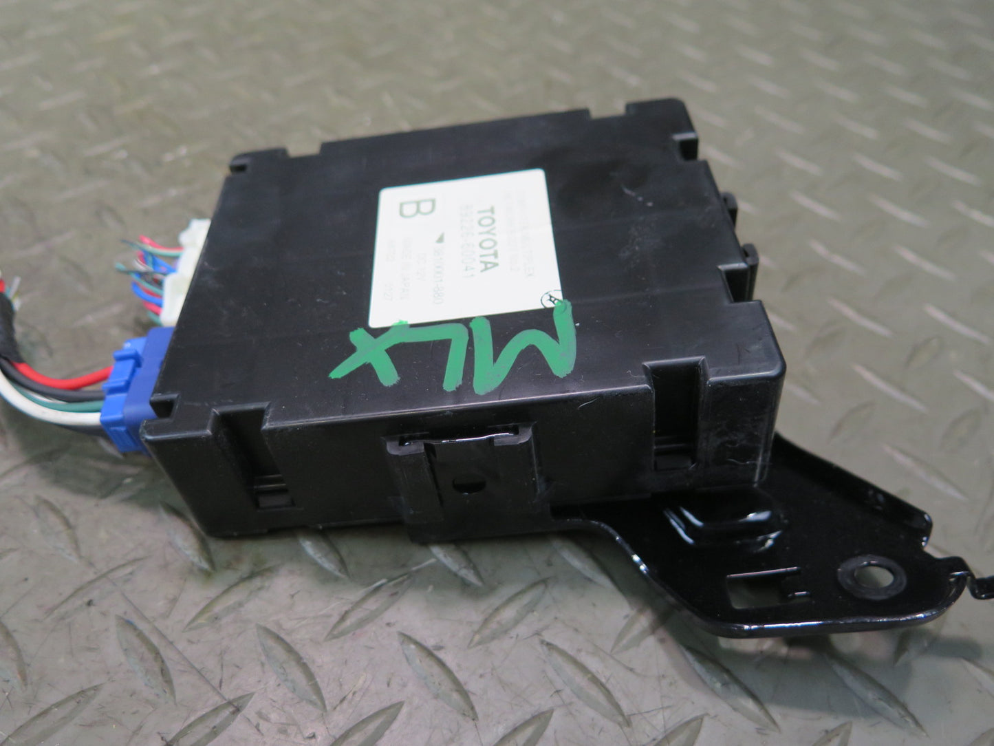 2008-2011 Lexus URJ201L LX570 Multiplex Network Body Computer NO.2 89226-60041