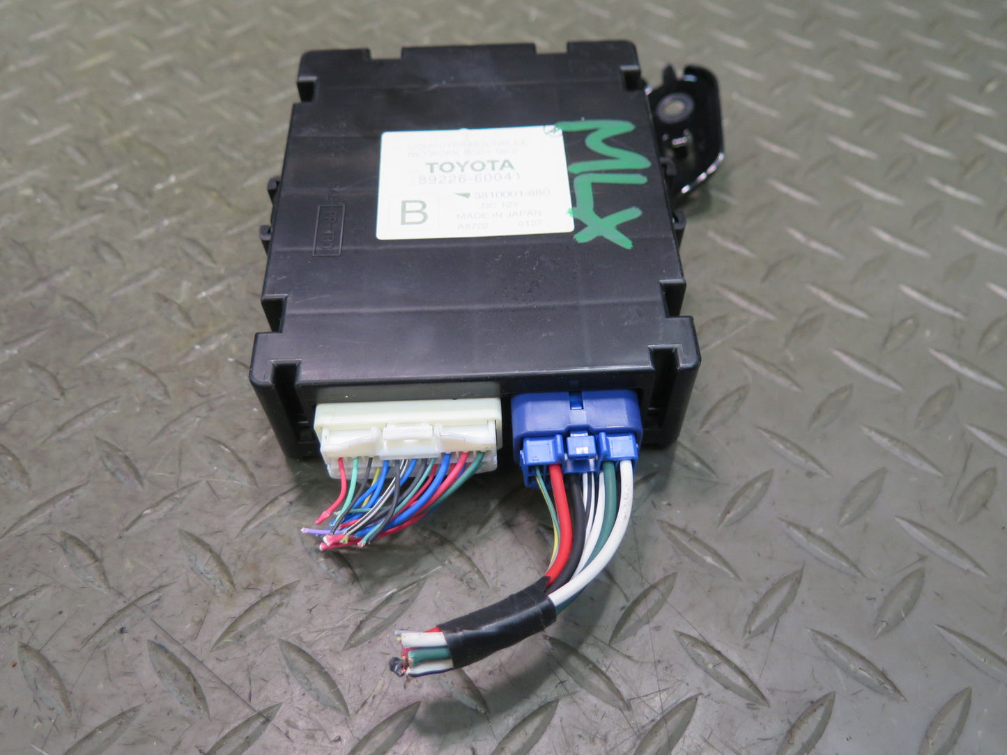 2008-2011 Lexus URJ201L LX570 Multiplex Network Body Computer NO.2 89226-60041