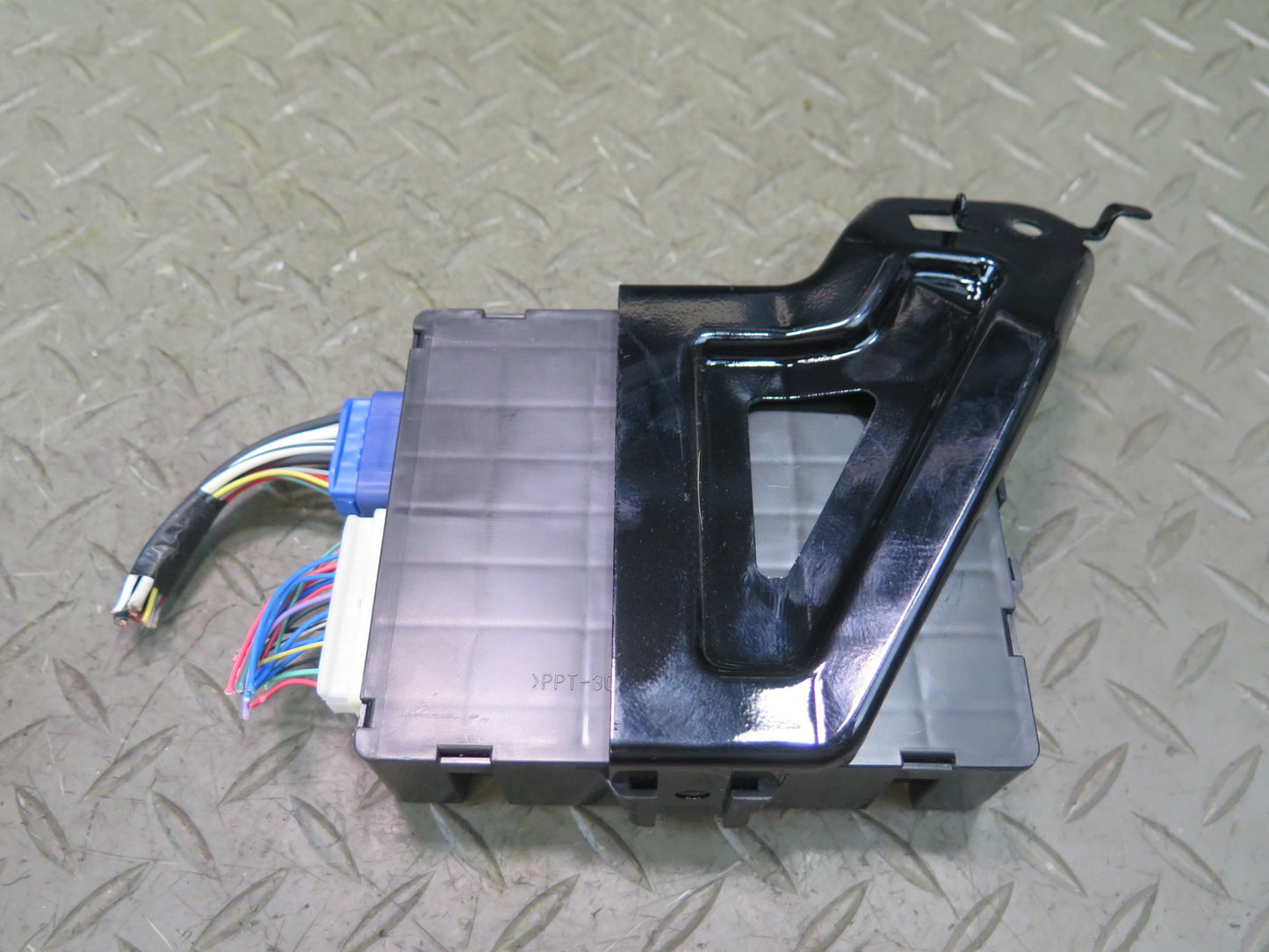 2008-2011 Lexus URJ201L LX570 Multiplex Network Body Computer NO.2 89226-60041