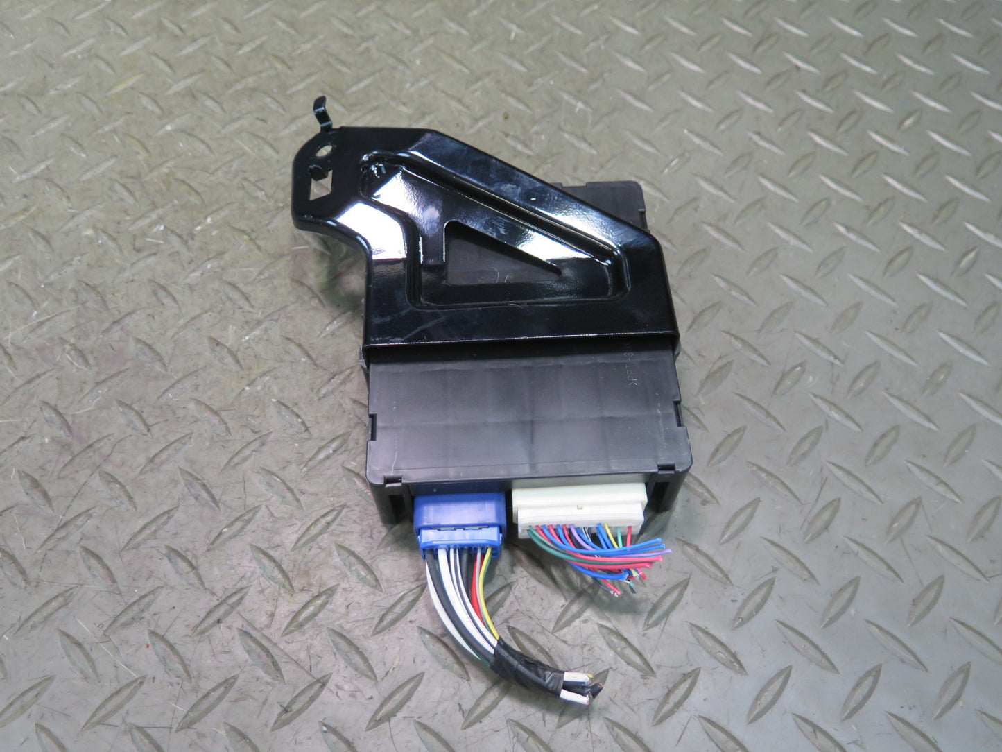 2008-2011 Lexus URJ201L LX570 Multiplex Network Body Computer NO.2 89226-60041