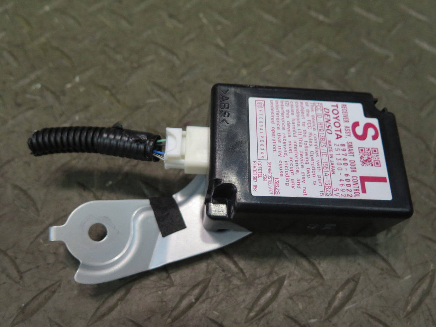 2008-2015 Lexus URJ201L LX570 Door Control Receiver Module Unit
