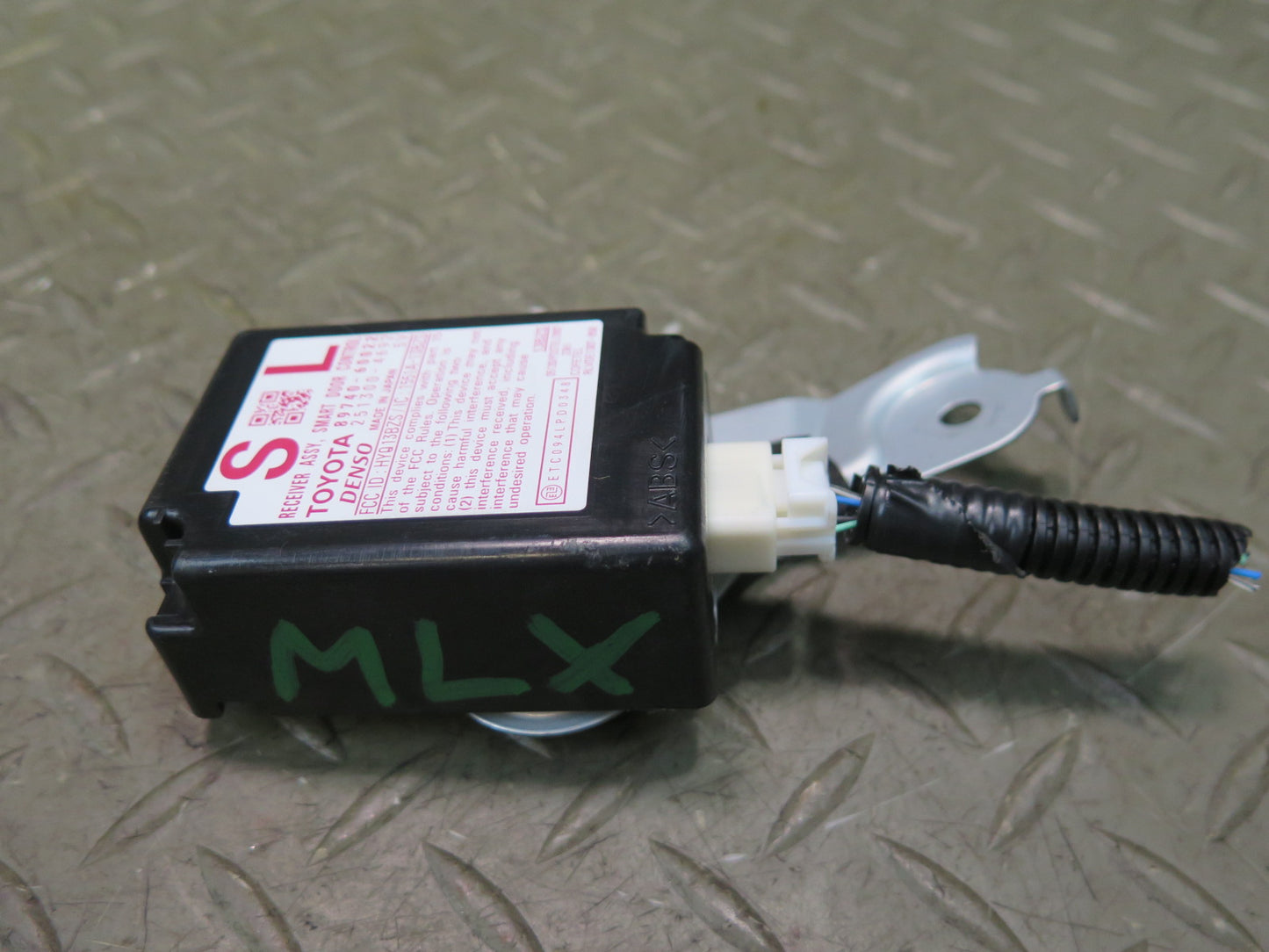 2008-2015 Lexus URJ201L LX570 Door Control Receiver Module Unit