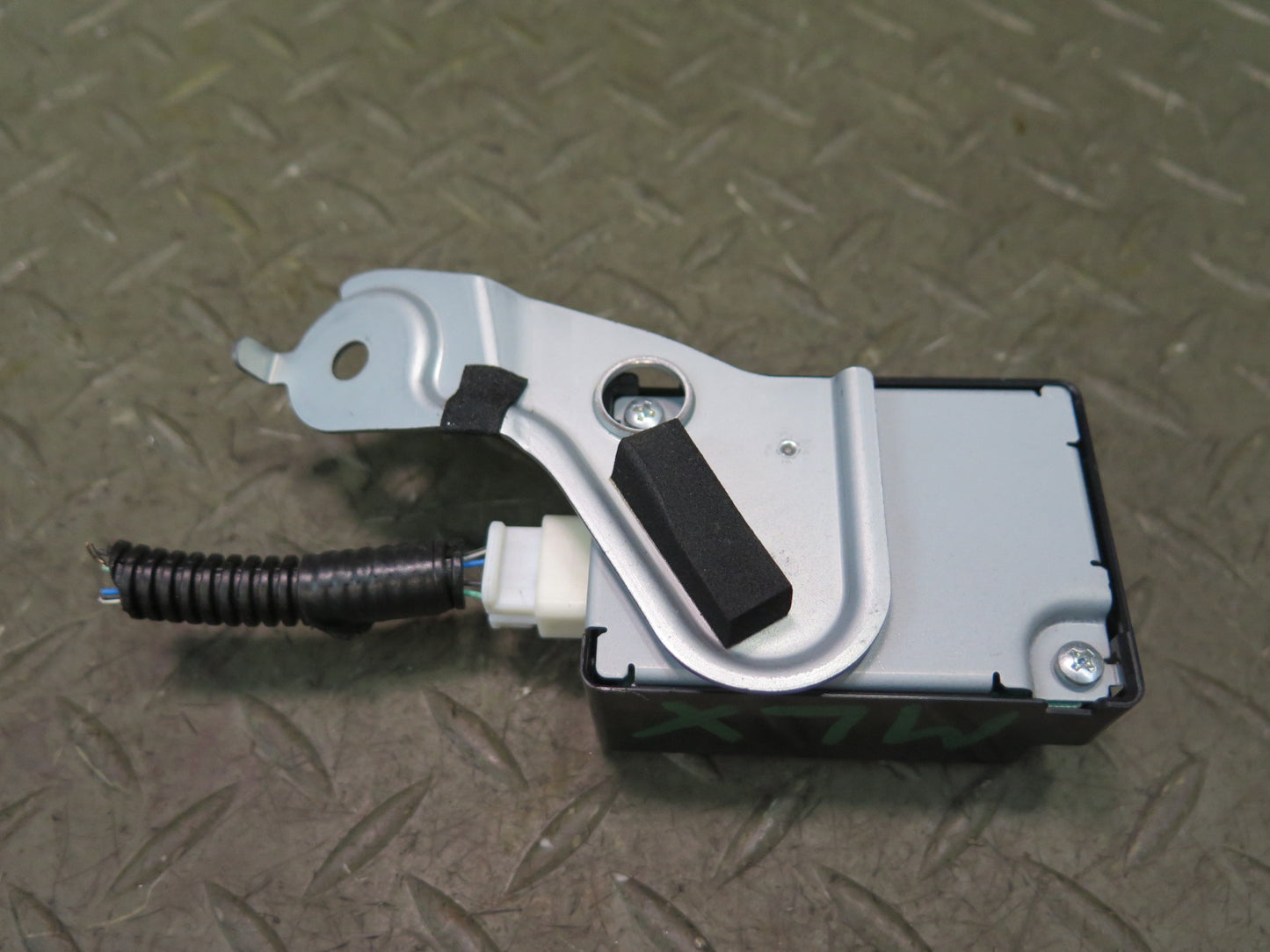 2008-2015 Lexus URJ201L LX570 Door Control Receiver Module Unit