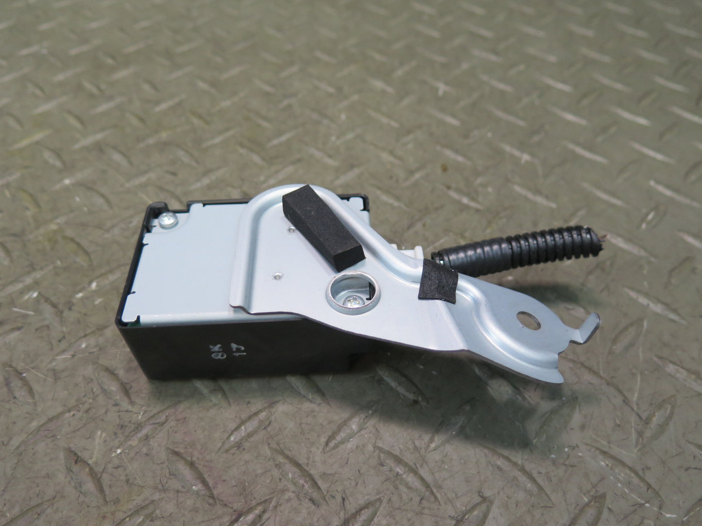 2008-2015 Lexus URJ201L LX570 Door Control Receiver Module Unit