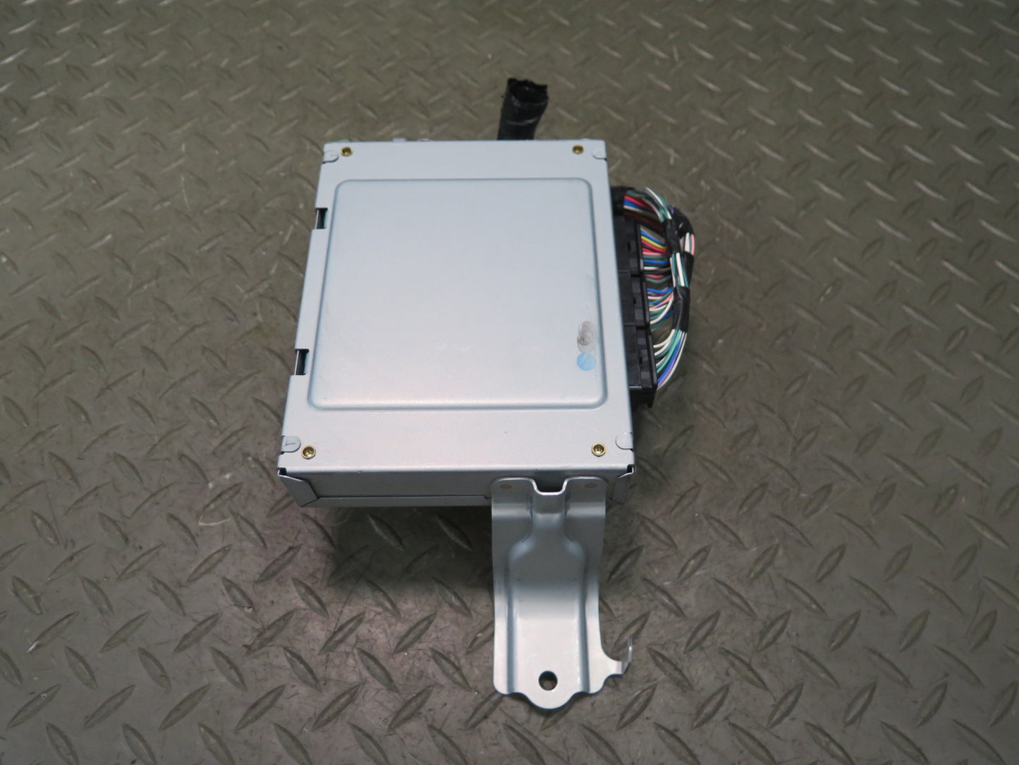 2008-2010 Lexus URJ201L LX570 Suspension Control Module Unit