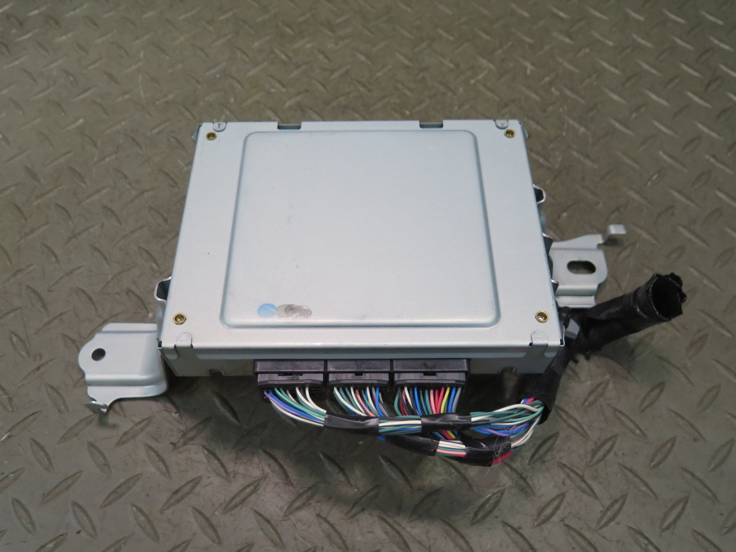 2008-2010 Lexus URJ201L LX570 Suspension Control Module Unit