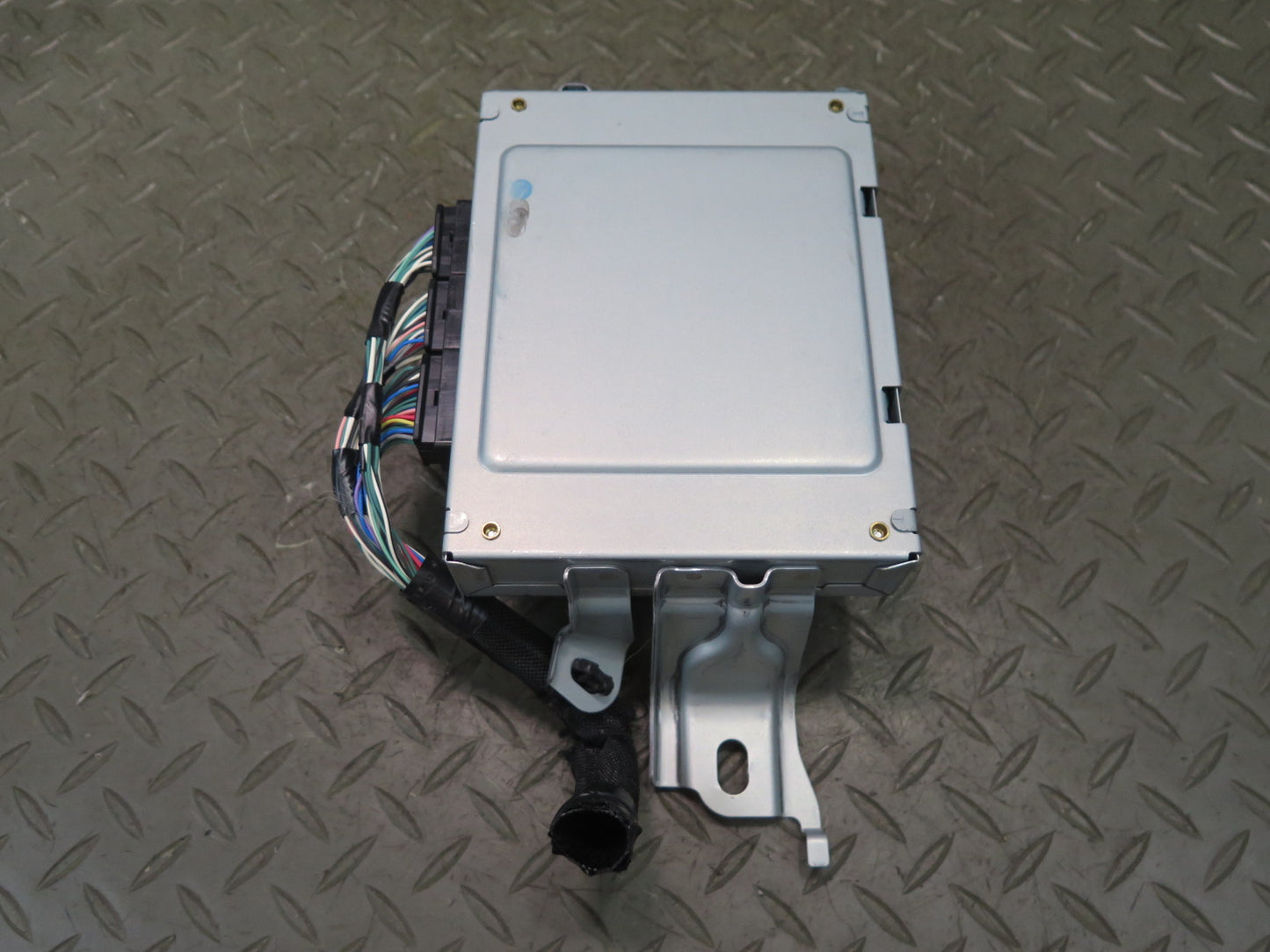 2008-2010 Lexus URJ201L LX570 Suspension Control Module Unit