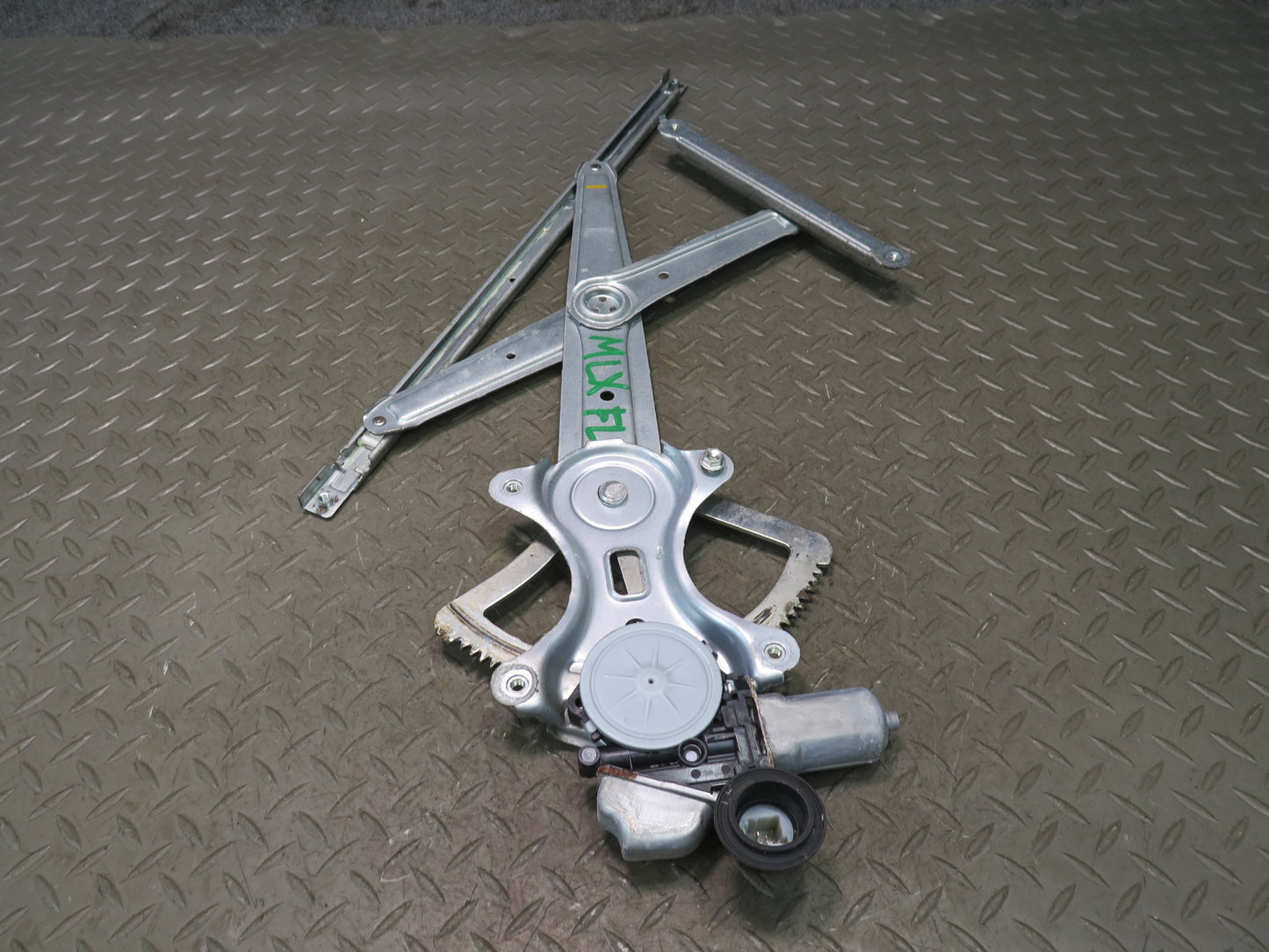2008-2015 Lexus URJ201L LX570 Front Left Side Door Window Regulator W/ Motor