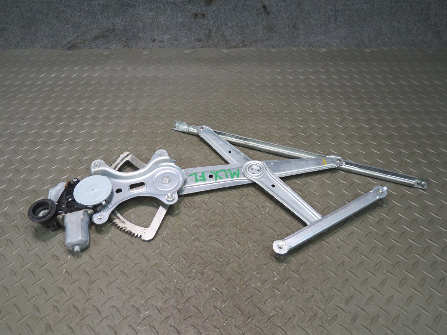 2008-2015 Lexus URJ201L LX570 Front Left Side Door Window Regulator W/ Motor