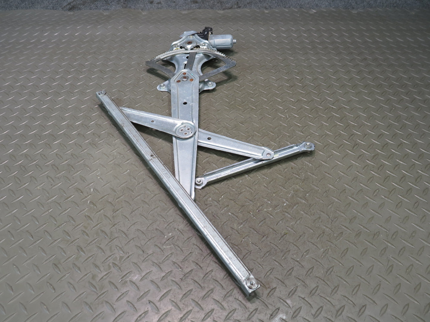 2008-2015 Lexus URJ201L LX570 Front Left Side Door Window Regulator W/ Motor
