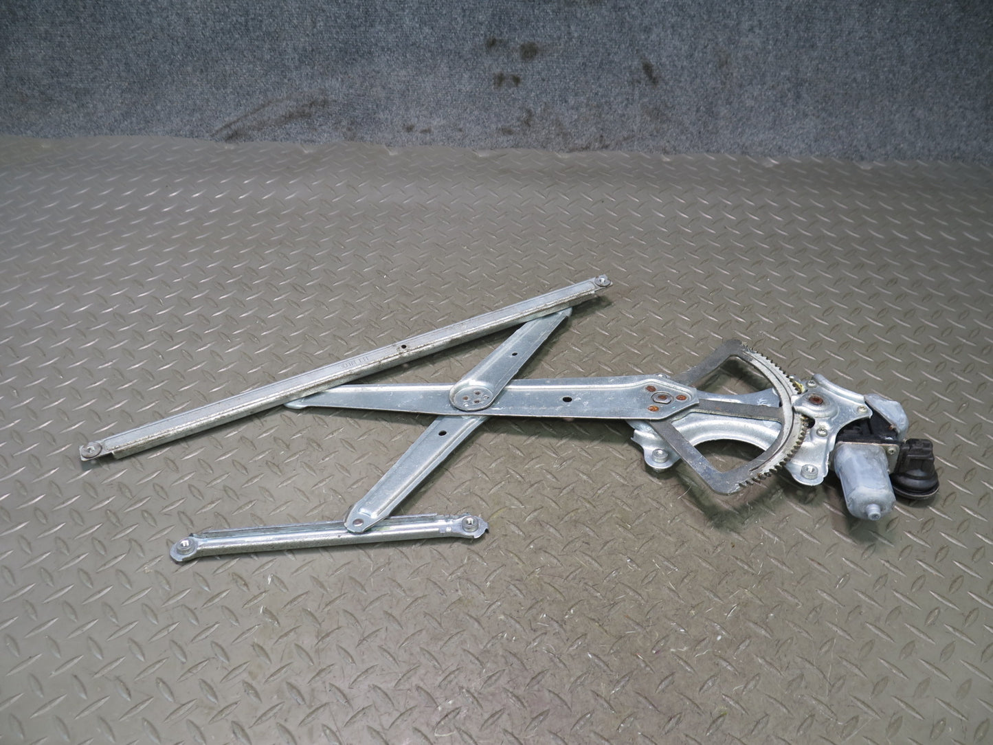 2008-2015 Lexus URJ201L LX570 Front Left Side Door Window Regulator W/ Motor