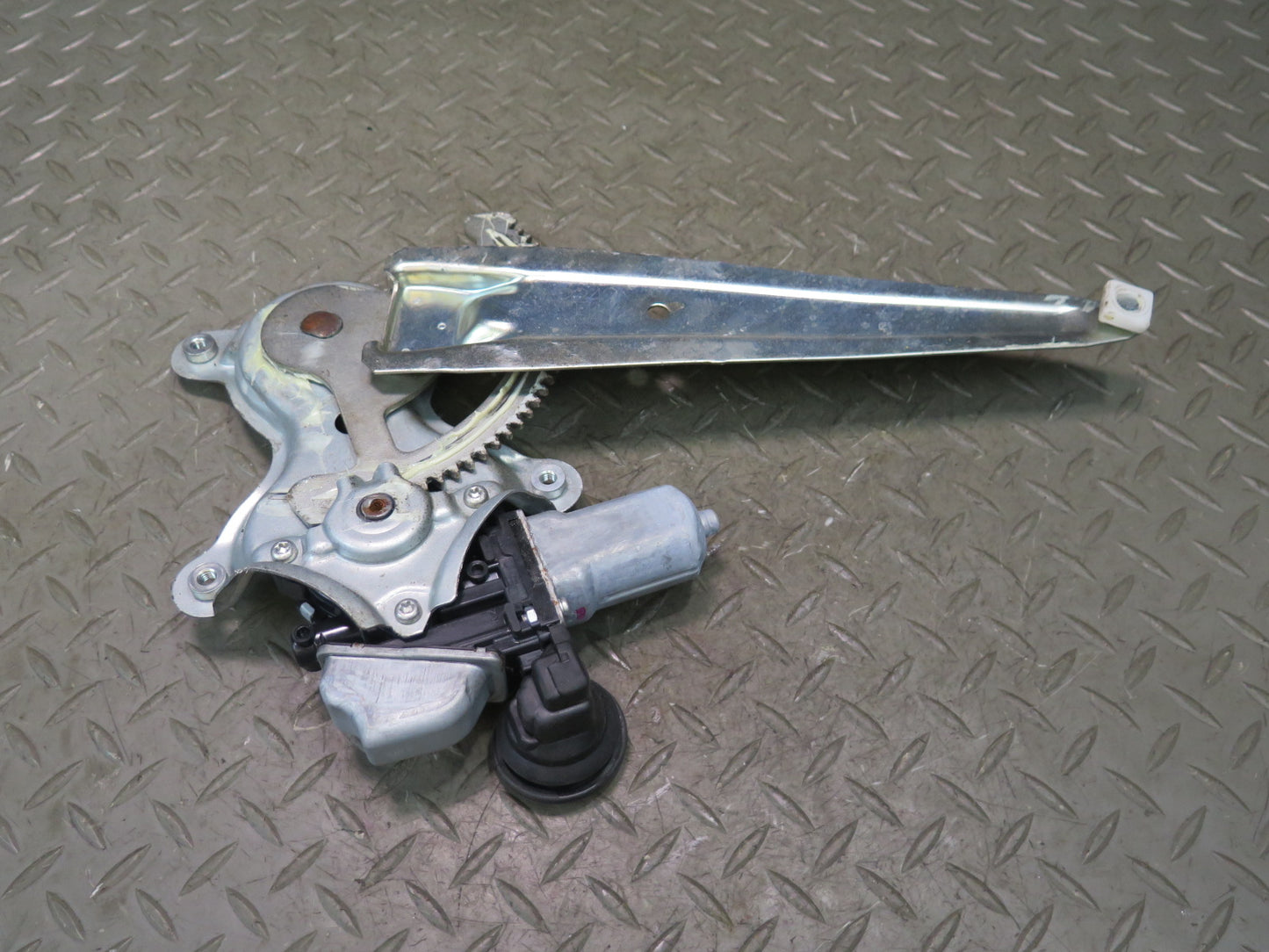 2008-2015 Lexus URJ201L LX570 Rear Left Side Door Window Regulator W/ Motor