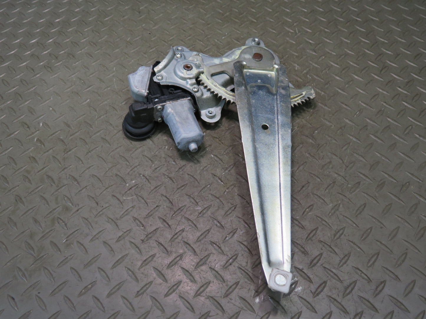 2008-2015 Lexus URJ201L LX570 Rear Left Side Door Window Regulator W/ Motor