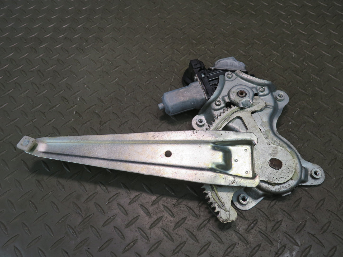 2008-2015 Lexus URJ201L LX570 Rear Left Side Door Window Regulator W/ Motor