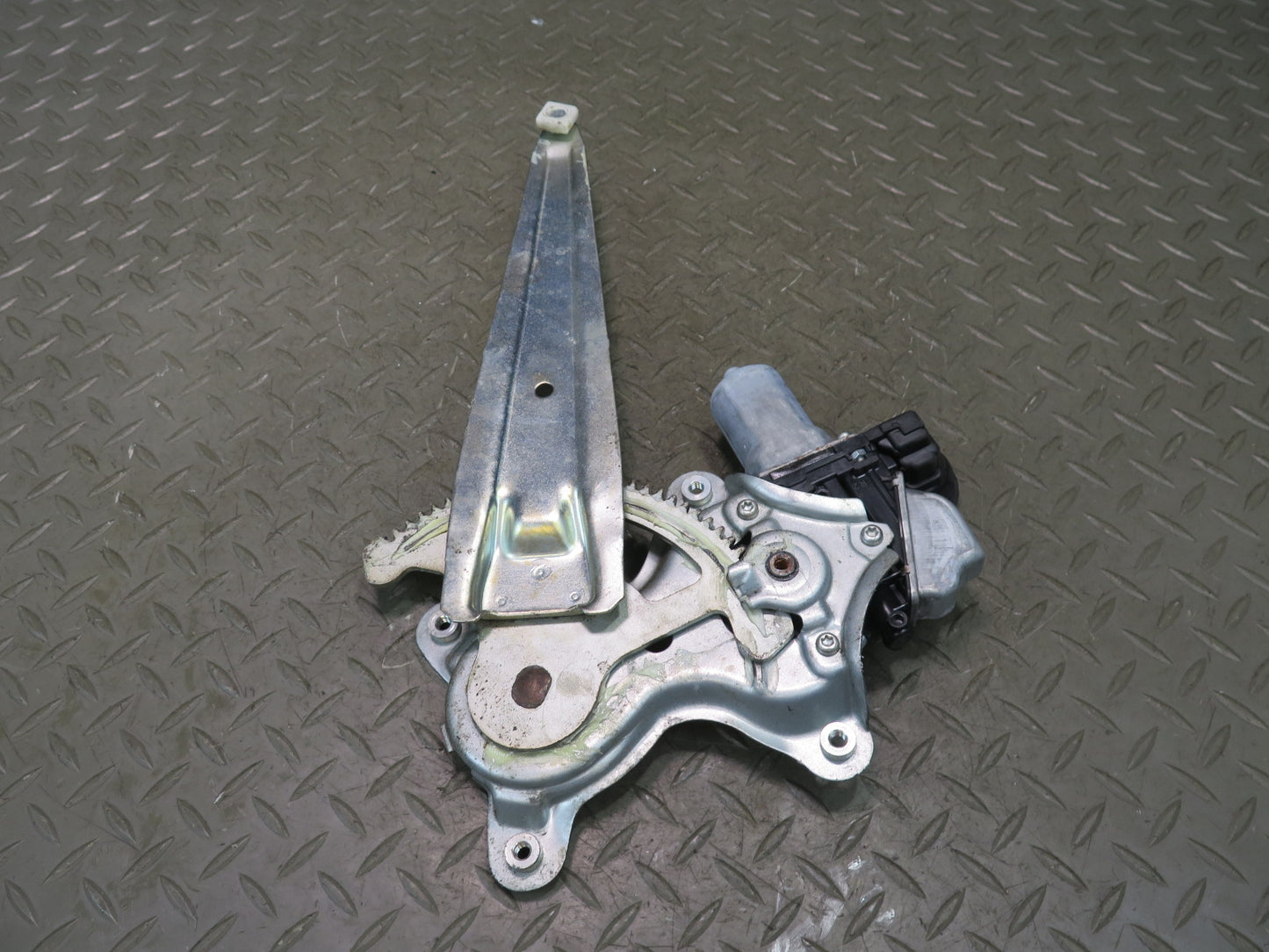 2008-2015 Lexus URJ201L LX570 Rear Left Side Door Window Regulator W/ Motor
