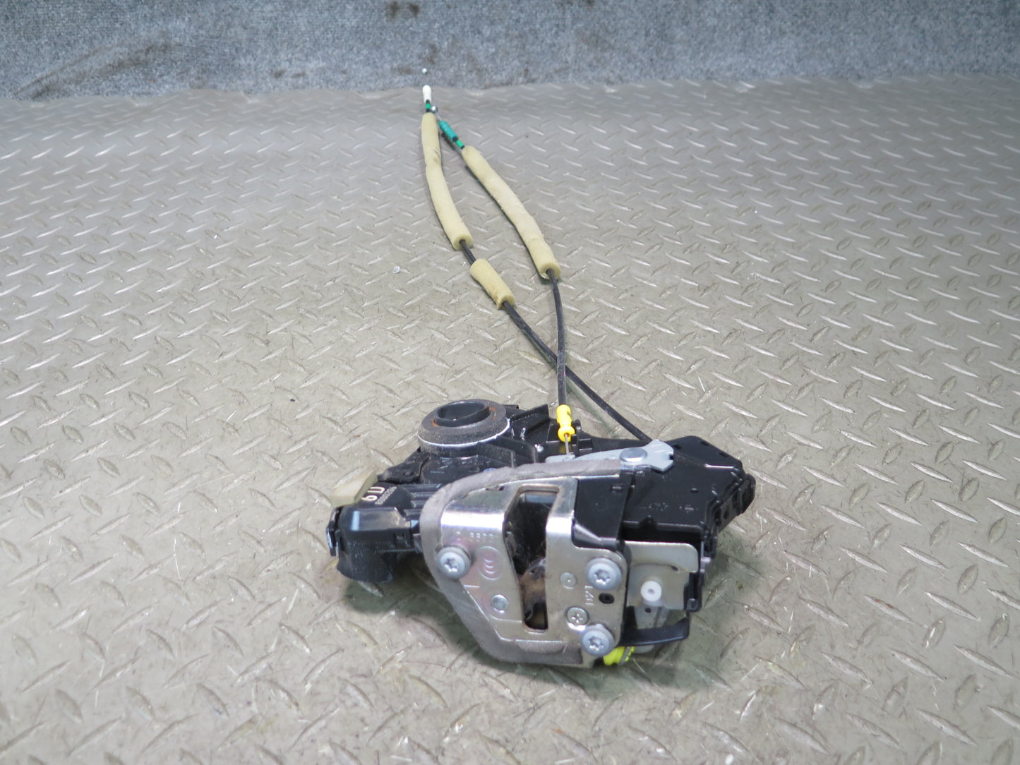 2008-2015 Lexus URJ201L LX570 Front Left Side Door Lock Latch Actuator