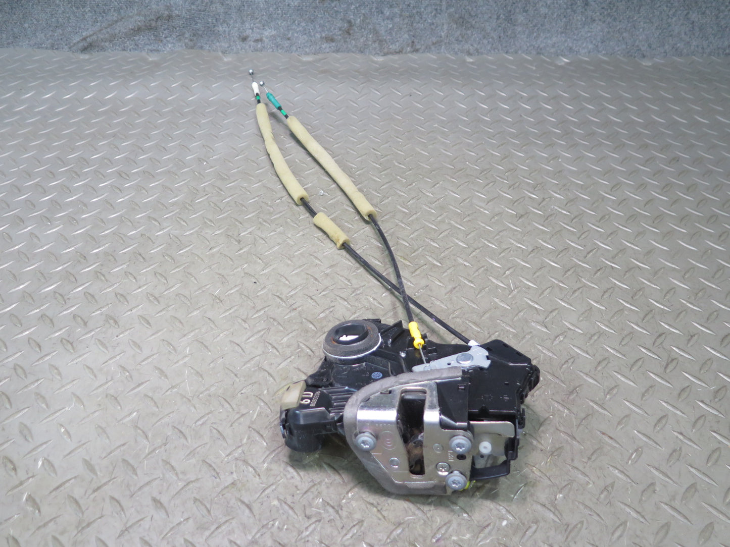2008-2015 Lexus URJ201L LX570 Front Left Side Door Lock Latch Actuator