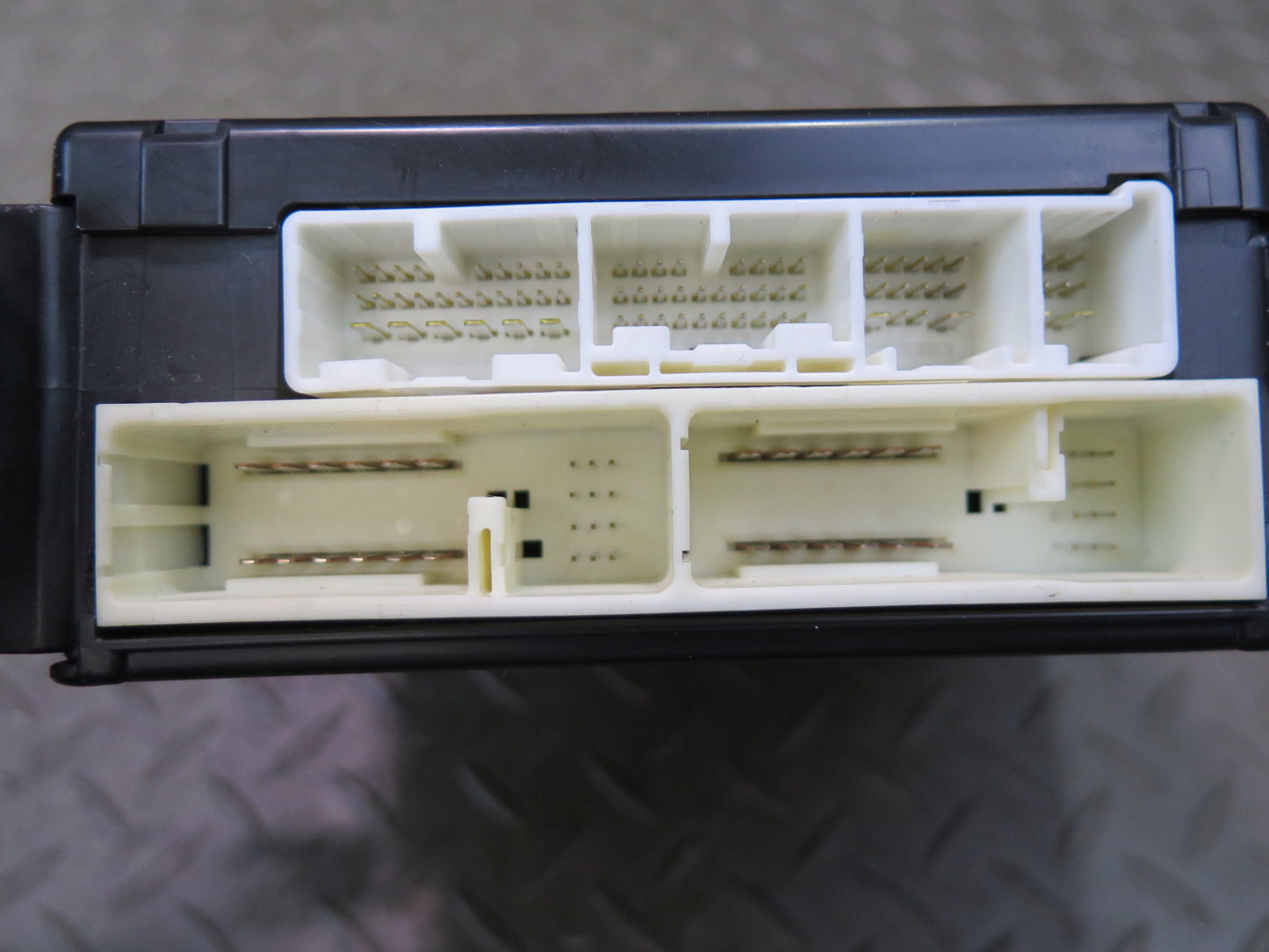 2008-2010 Lexus URJ201L LX570 Cowl Side Junction Block Module 82733-60350-D