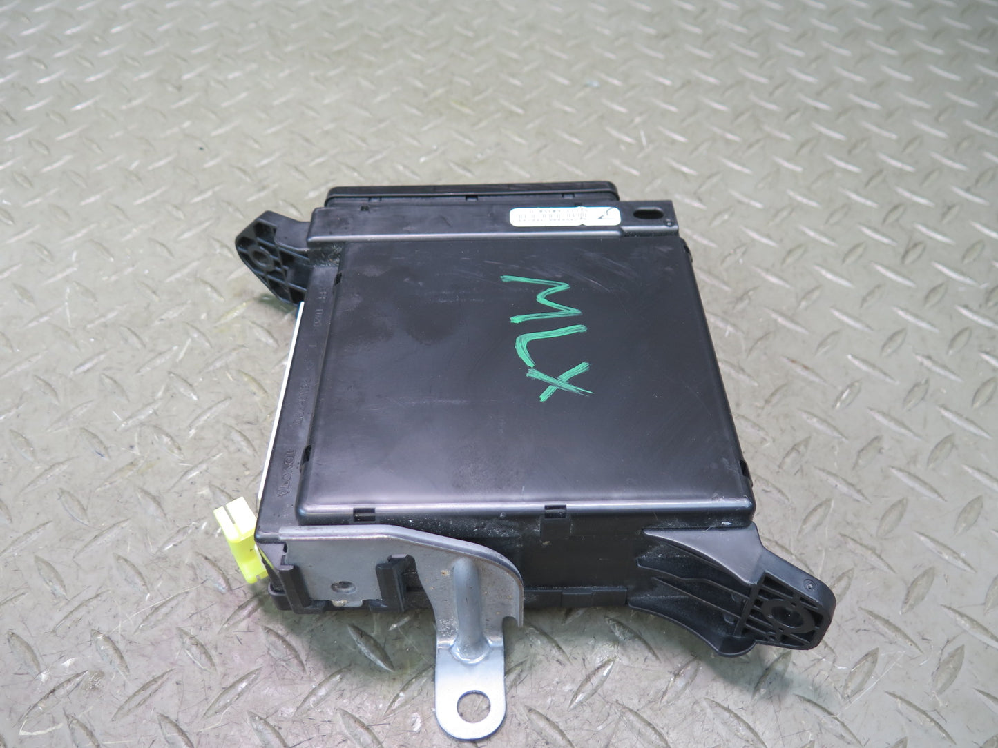 2008-2010 Lexus URJ201L LX570 Cowl Side Junction Block Module 82733-60350-D