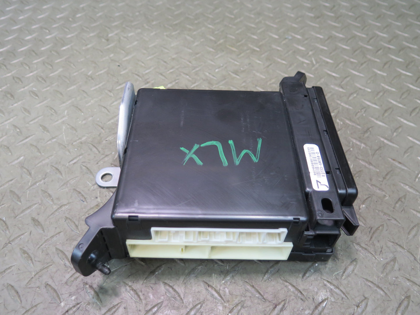 2008-2010 Lexus URJ201L LX570 Cowl Side Junction Block Module 82733-60350-D