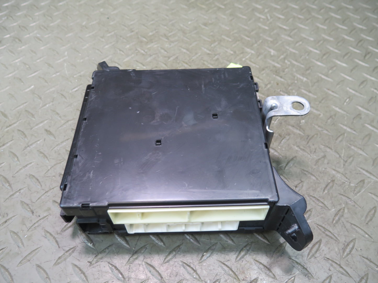 2008-2010 Lexus URJ201L LX570 Cowl Side Junction Block Module 82733-60350-D