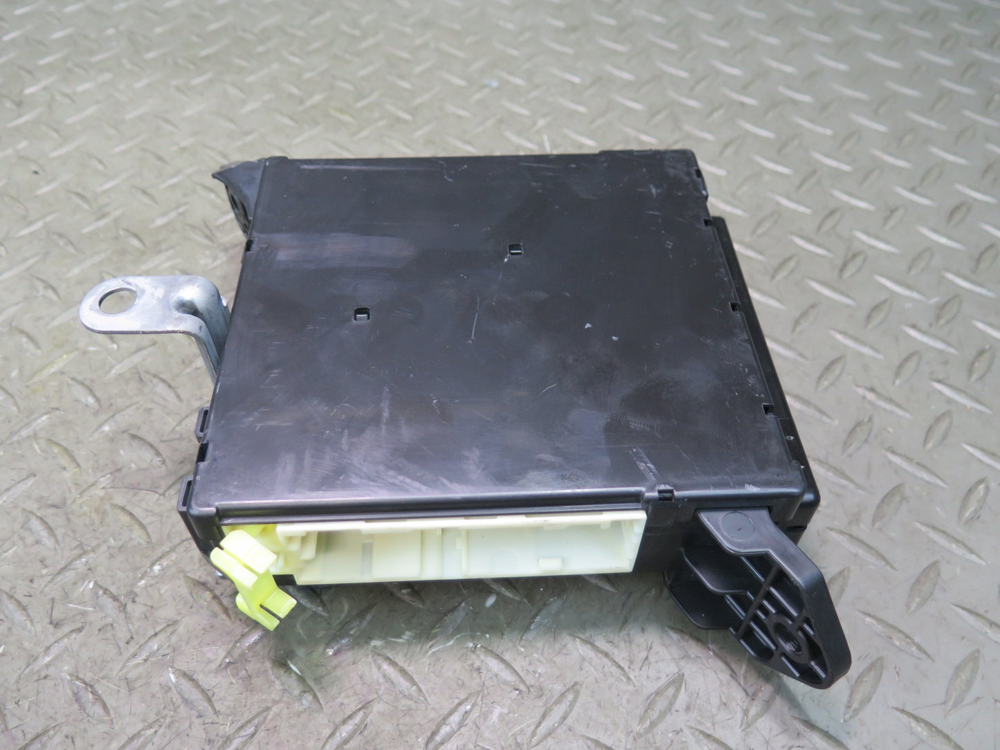 2008-2010 Lexus URJ201L LX570 Cowl Side Junction Block Module 82733-60350-D