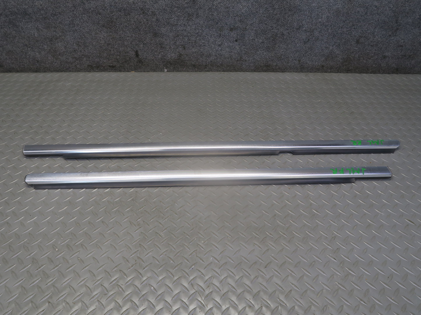 06-11 Mercedes W164 Ml-class Set of 2 Right Door Window Weatherstrip Molding OEM