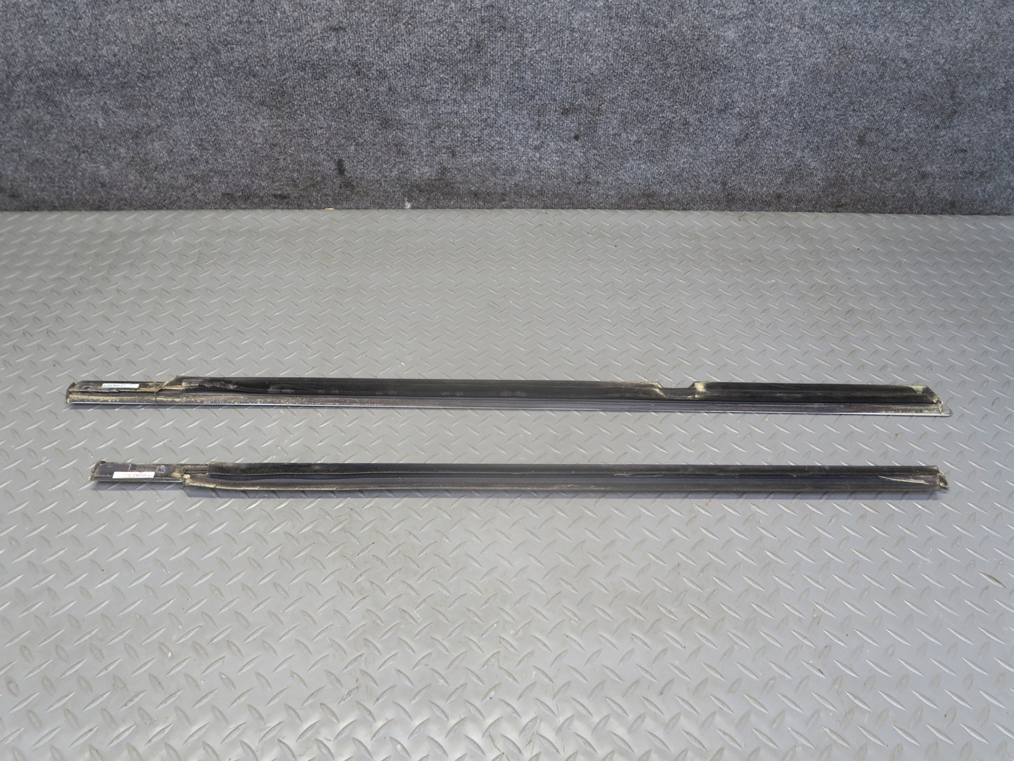 06-11 Mercedes W164 Ml-class Set of 2 Right Door Window Weatherstrip Molding OEM