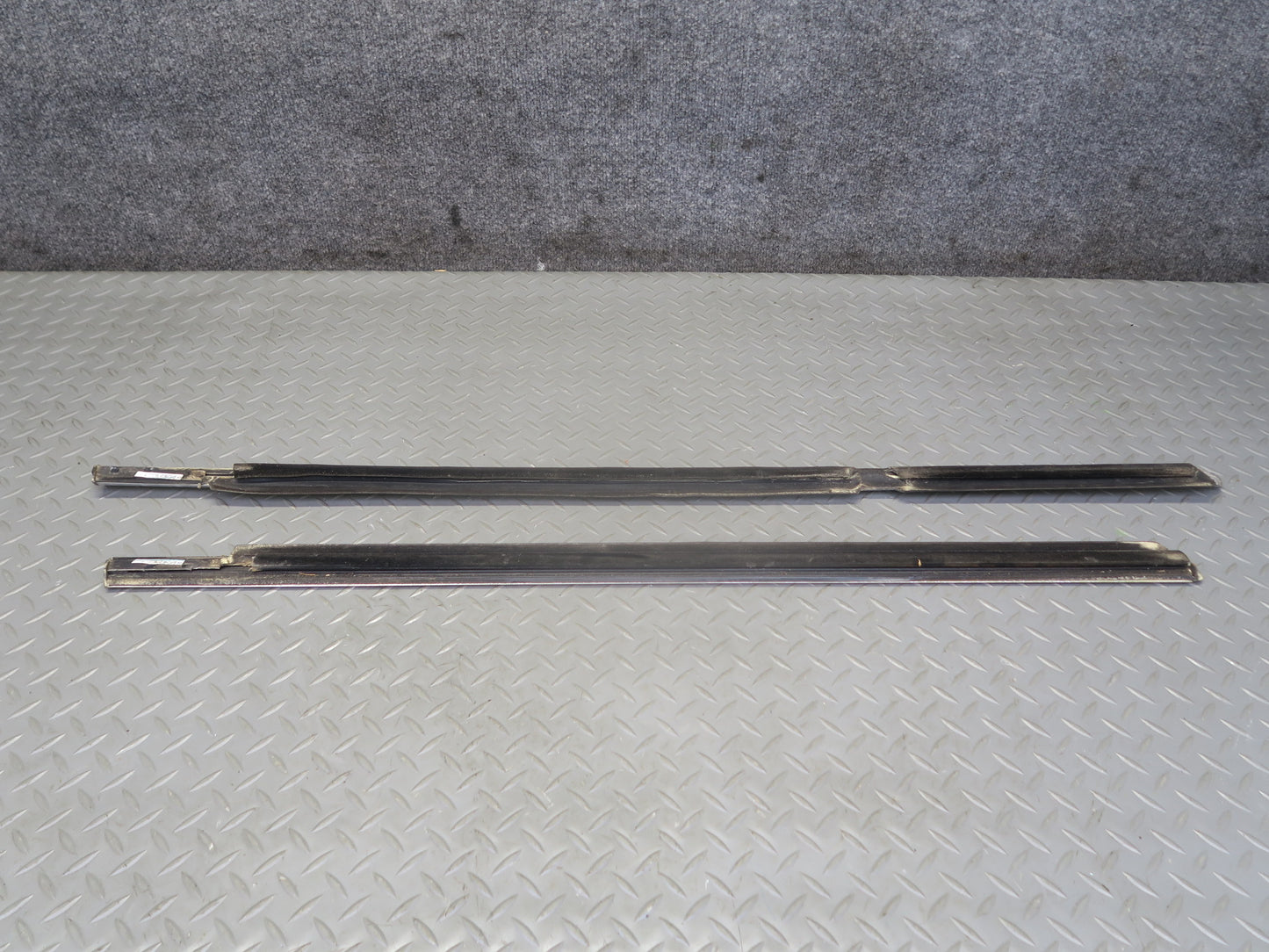 06-11 Mercedes W164 ML Set of 2 Front & Rear Left Door Weatherstrip Molding OEM