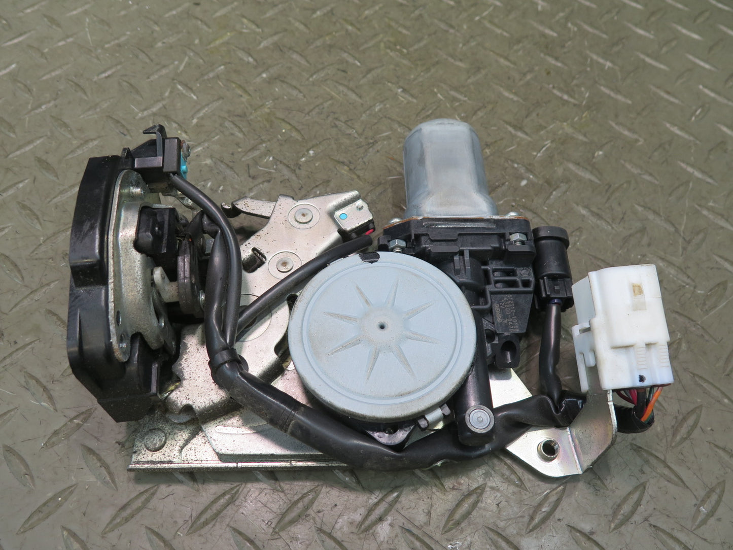 2008-2011 Lexus URJ201L LX570 Rear Right Side Trunk Tailgate Lock Latch Actuator