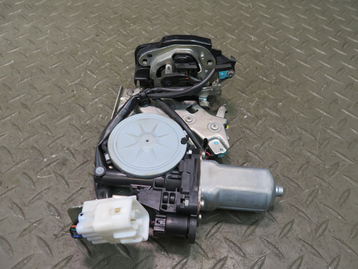2008-2011 Lexus URJ201L LX570 Rear Right Side Trunk Tailgate Lock Latch Actuator