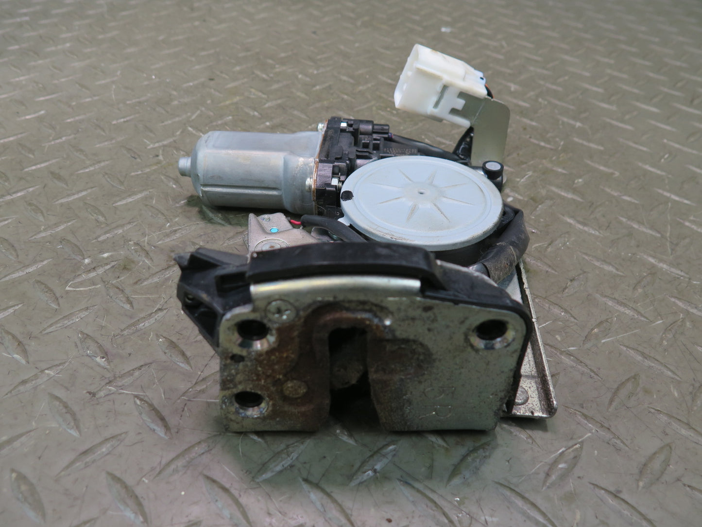 2008-2011 Lexus URJ201L LX570 Rear Right Side Trunk Tailgate Lock Latch Actuator