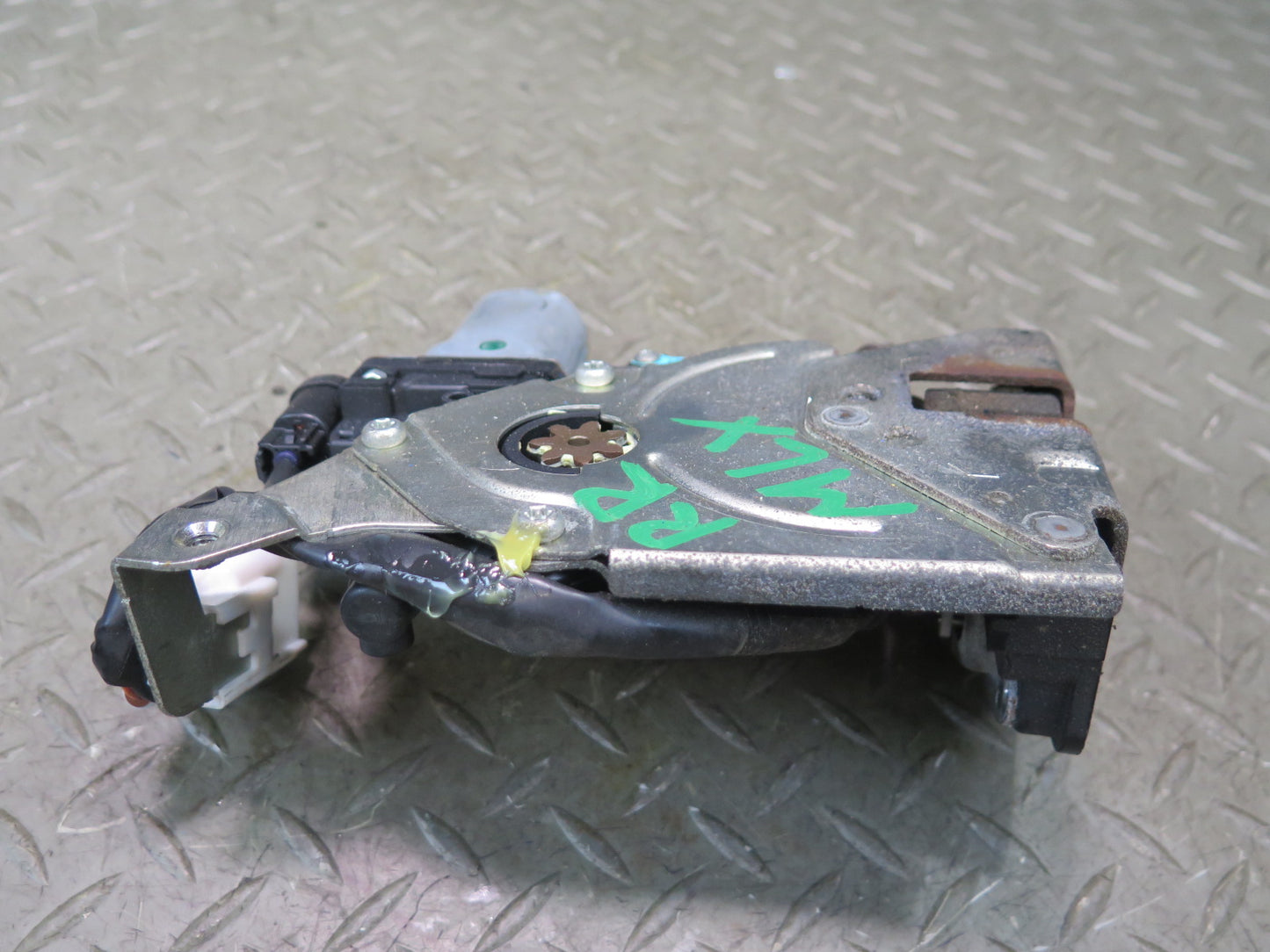 2008-2011 Lexus URJ201L LX570 Rear Right Side Trunk Tailgate Lock Latch Actuator