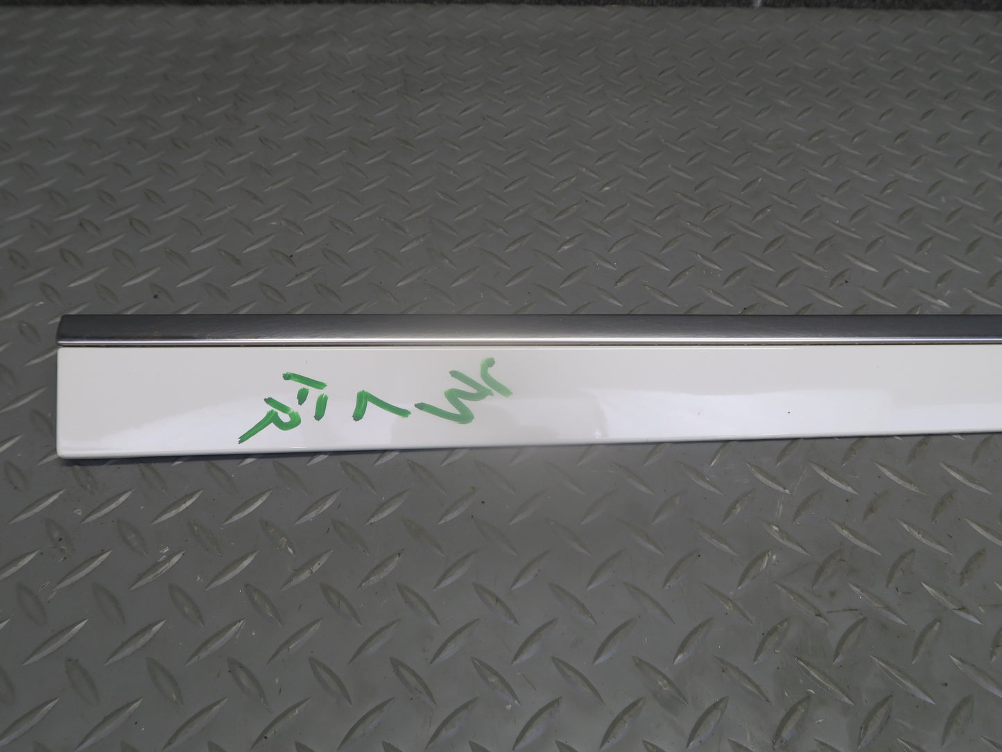 06-11 Mercedes W164 Ml-class Set of 2 Front Rear Right Door Exterior Molding OEM