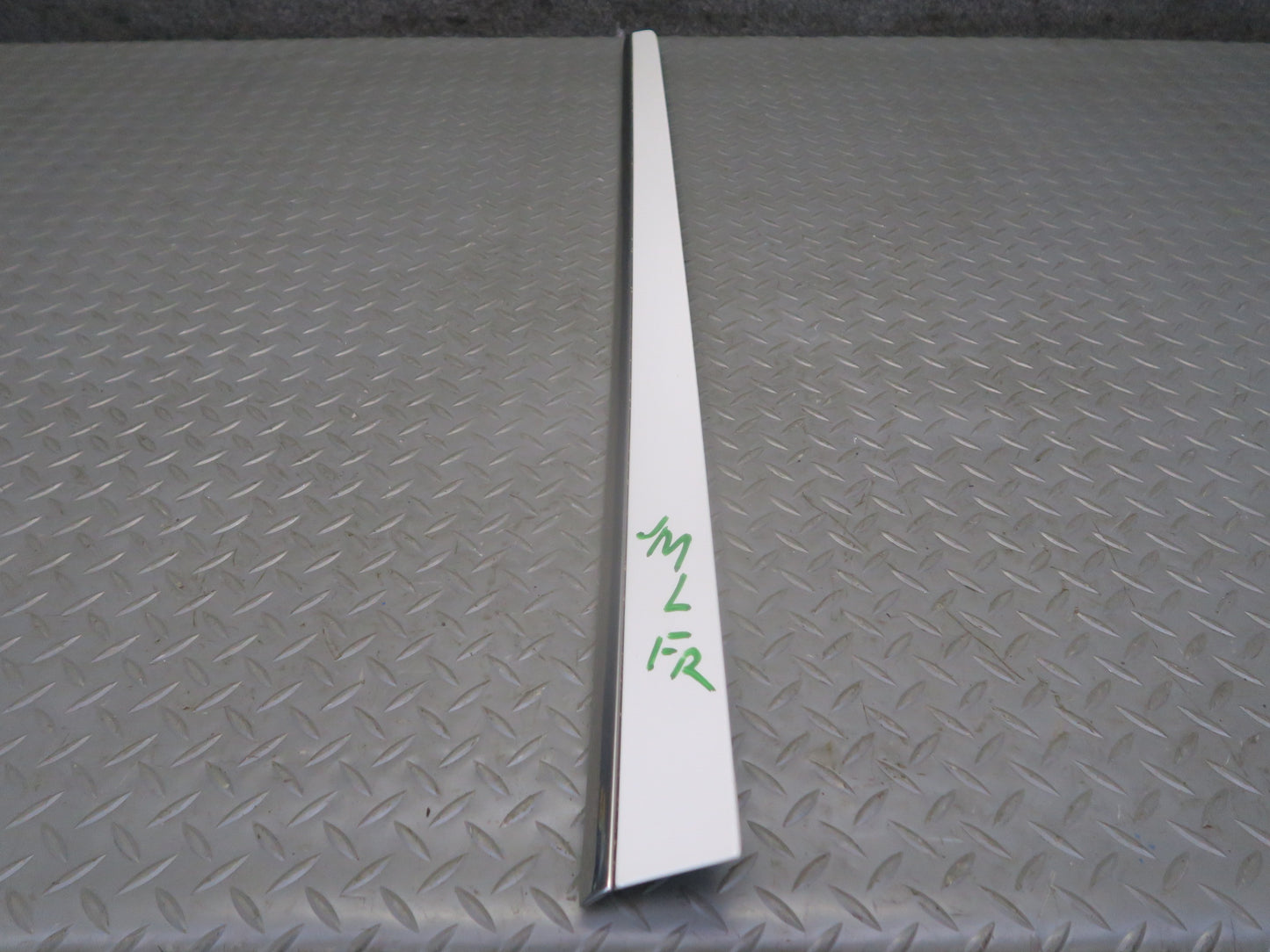 06-11 Mercedes W164 Ml-class Set of 2 Front Rear Right Door Exterior Molding OEM