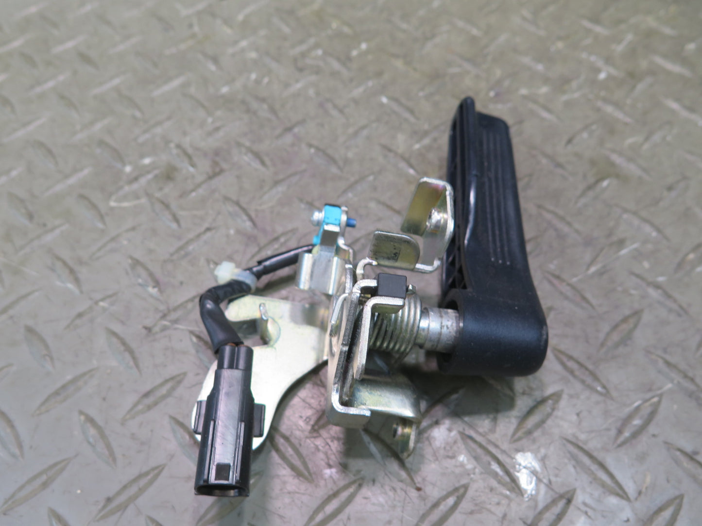 2008-2015 Lexus URJ201L LX570 Rear Trunk Tail Gate Liftgate Latch Lock Handle