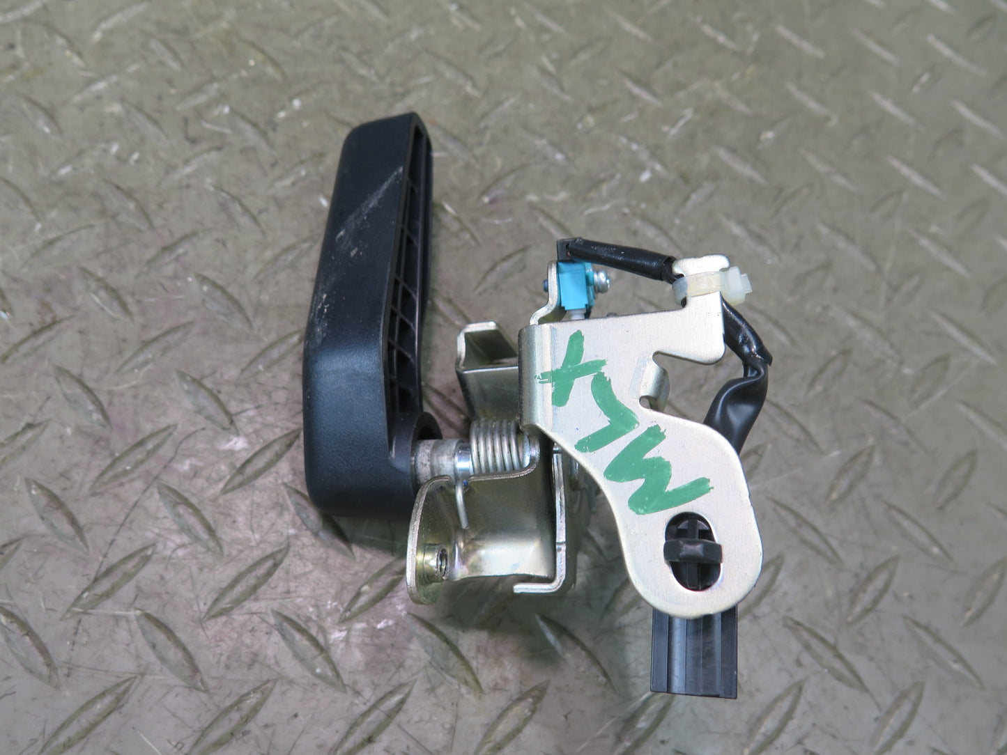2008-2015 Lexus URJ201L LX570 Rear Trunk Tail Gate Liftgate Latch Lock Handle