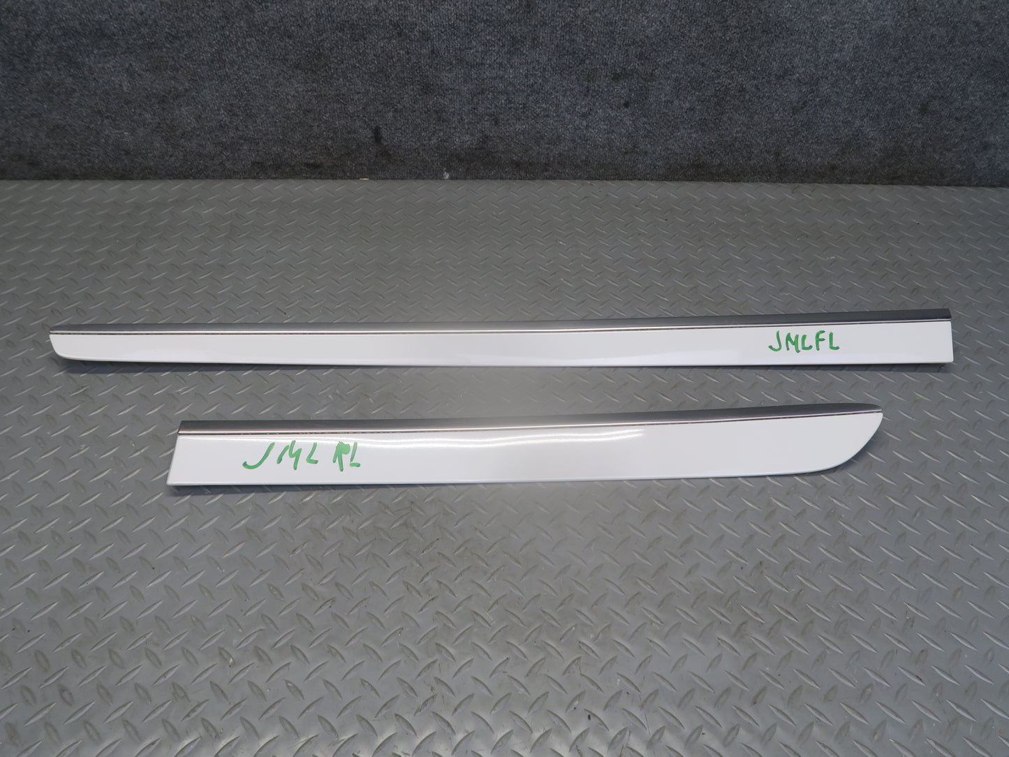 06-11 Mercedes W164 Ml-class Set of 2 Front Rear Left Door Exterior Molding OEM