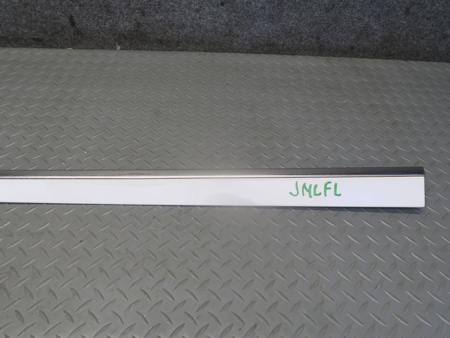 06-11 Mercedes W164 Ml-class Set of 2 Front Rear Left Door Exterior Molding OEM