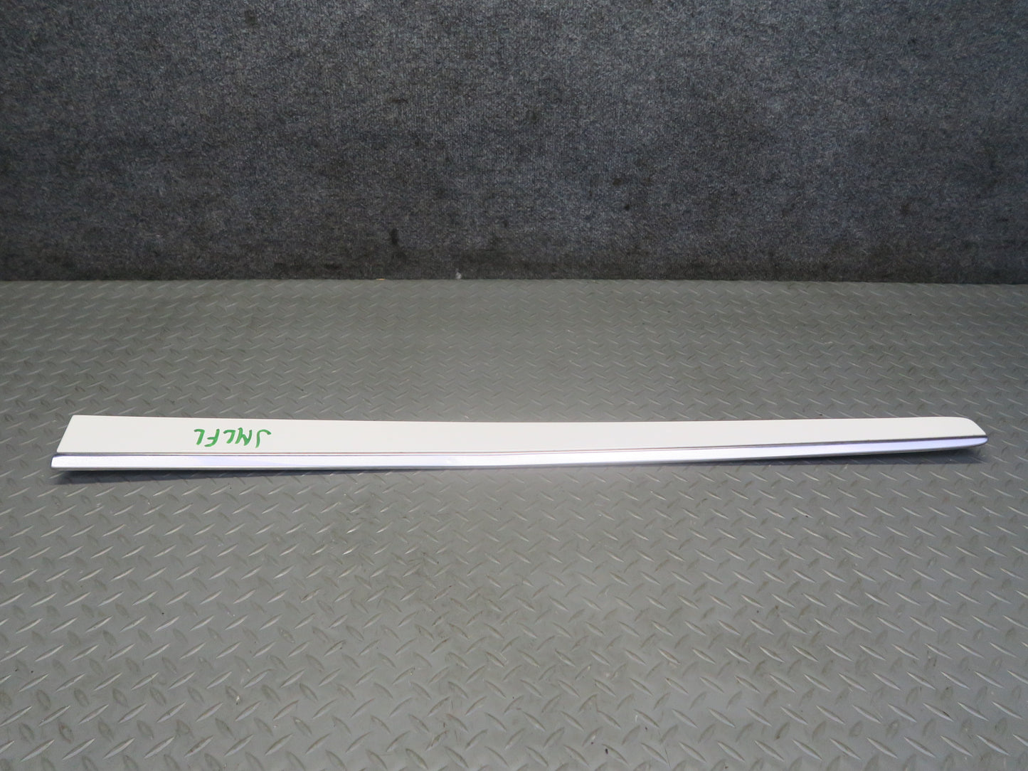 06-11 Mercedes W164 Ml-class Set of 2 Front Rear Left Door Exterior Molding OEM