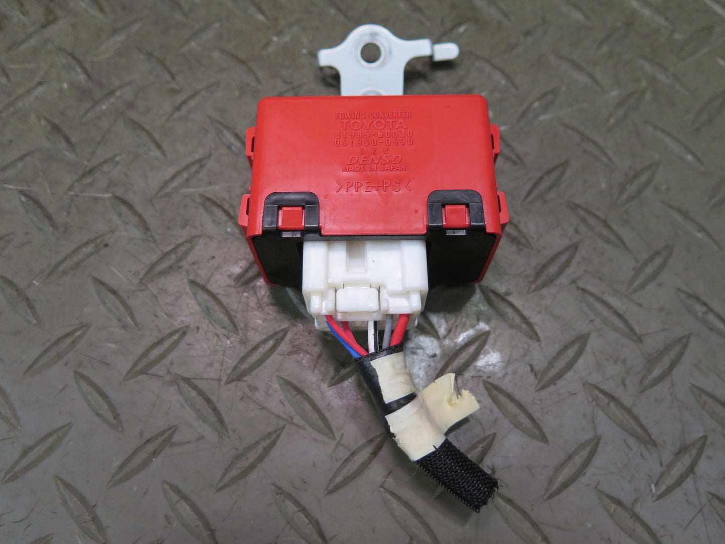 2008-2015 Lexus URJ201L LX570 Towing Converter Relay Module 81985-60030