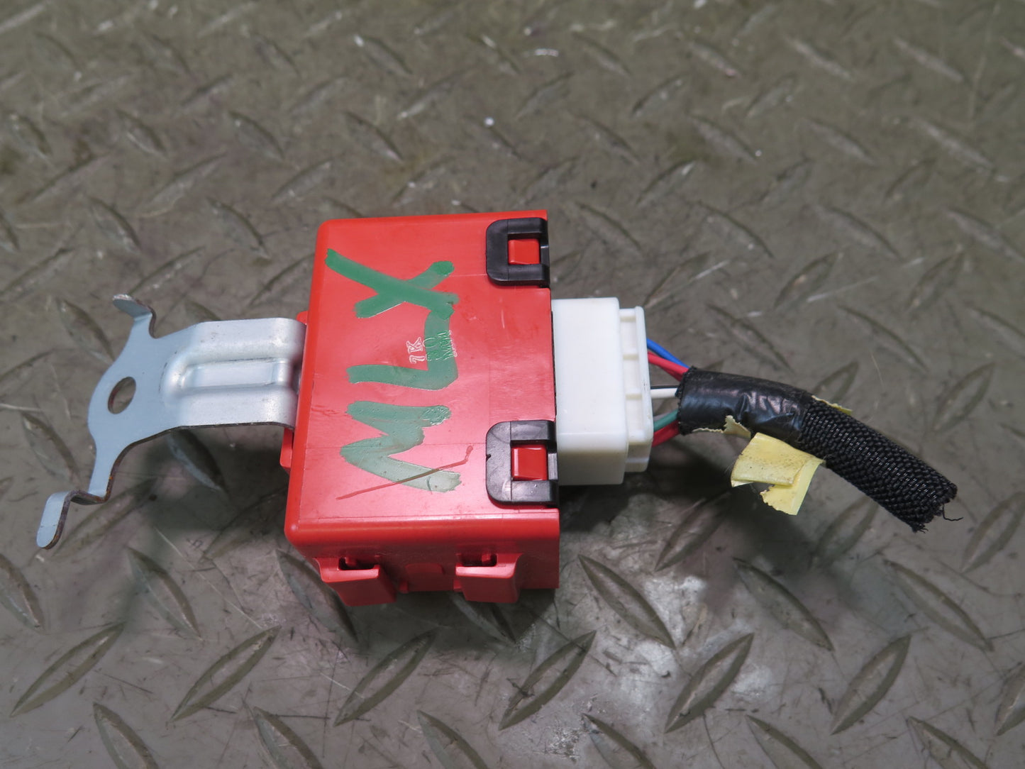 2008-2015 Lexus URJ201L LX570 Towing Converter Relay Module 81985-60030