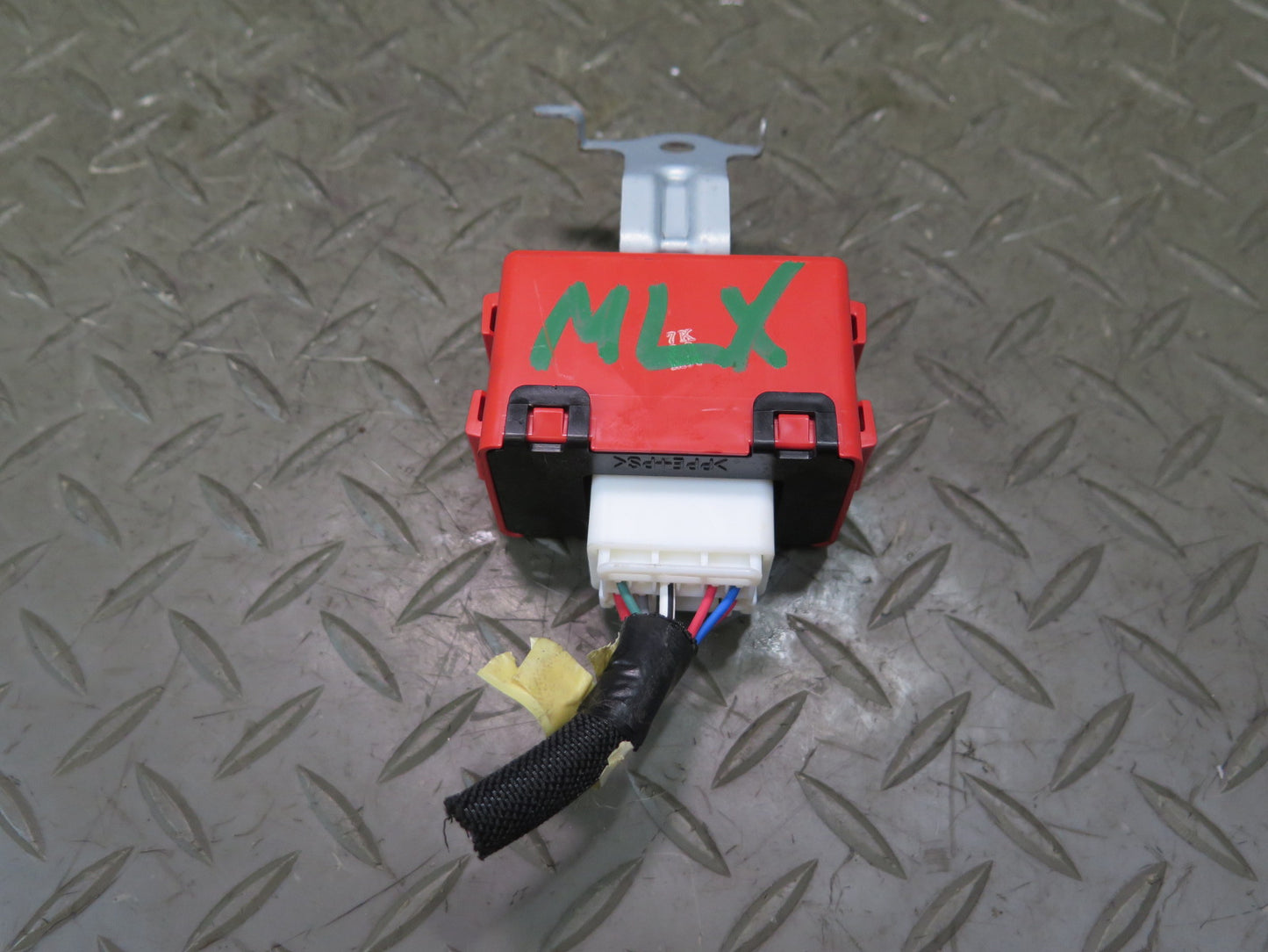2008-2015 Lexus URJ201L LX570 Towing Converter Relay Module 81985-60030