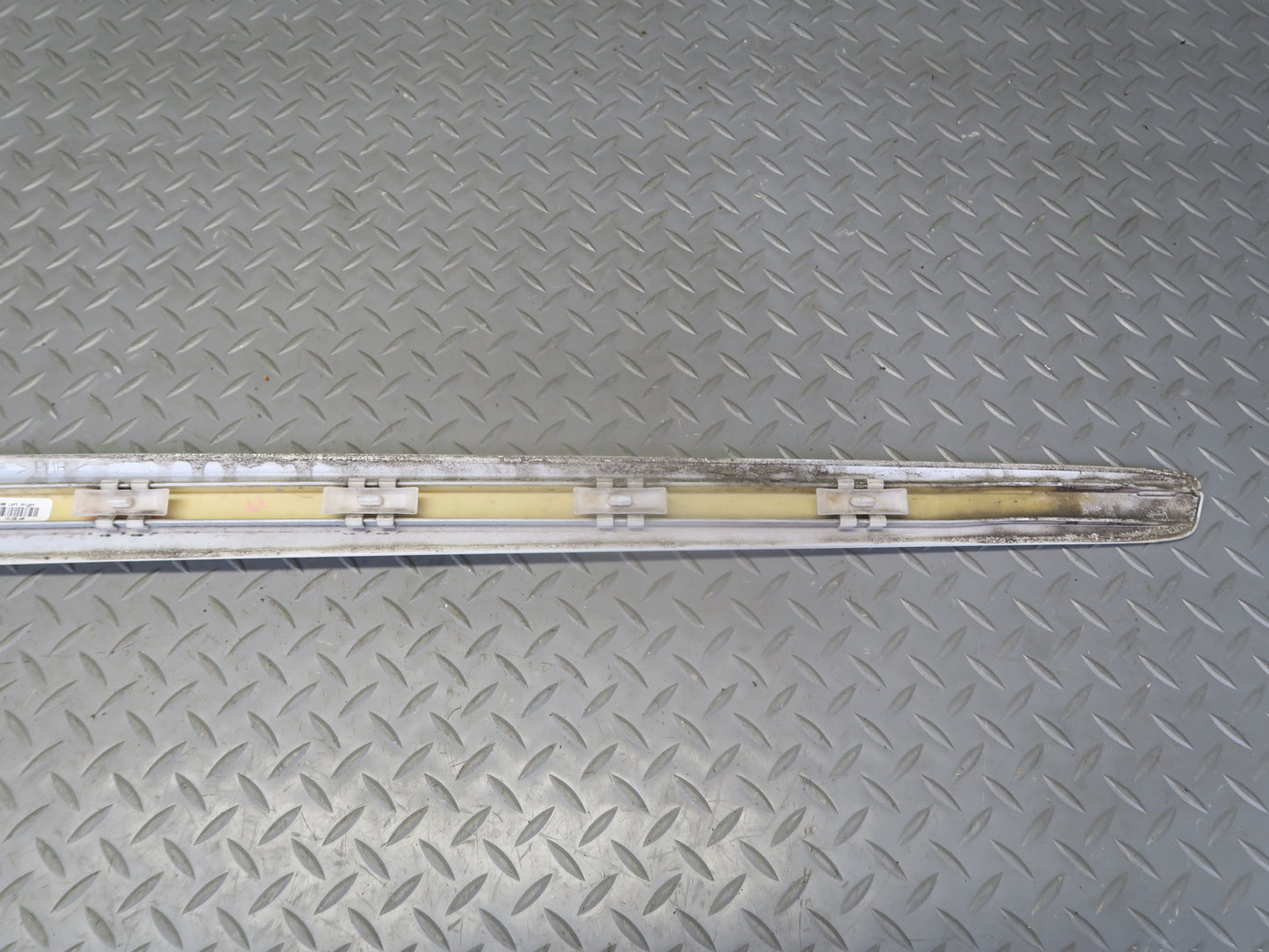 06-11 Mercedes W164 Ml-class Set of 2 Front Rear Left Door Exterior Molding OEM