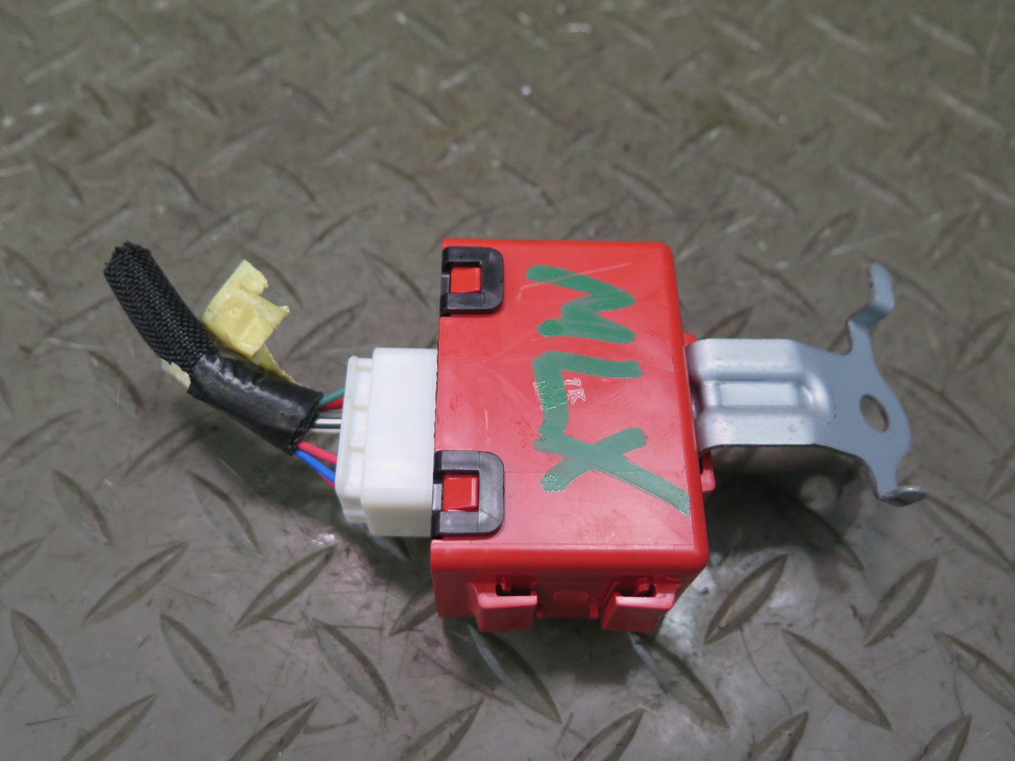 2008-2015 Lexus URJ201L LX570 Towing Converter Relay Module 81985-60030